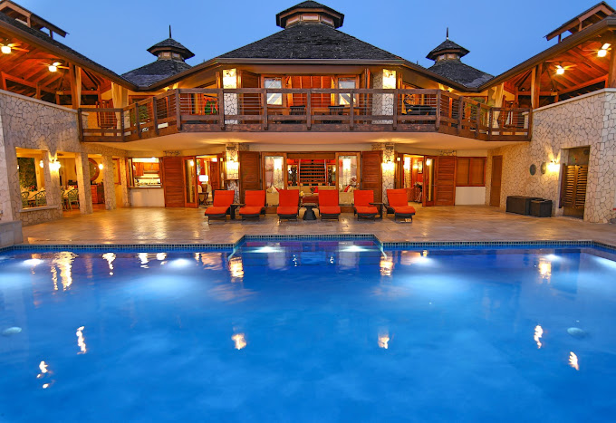 Aqua Beach Villa