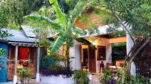 Blue-House-Boutique-3.jpg