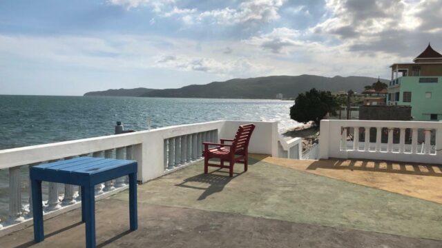 Callies-Beach-House-Resort-3.jpeg