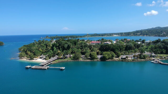 Errol-Flynn-Marina-1.jpg