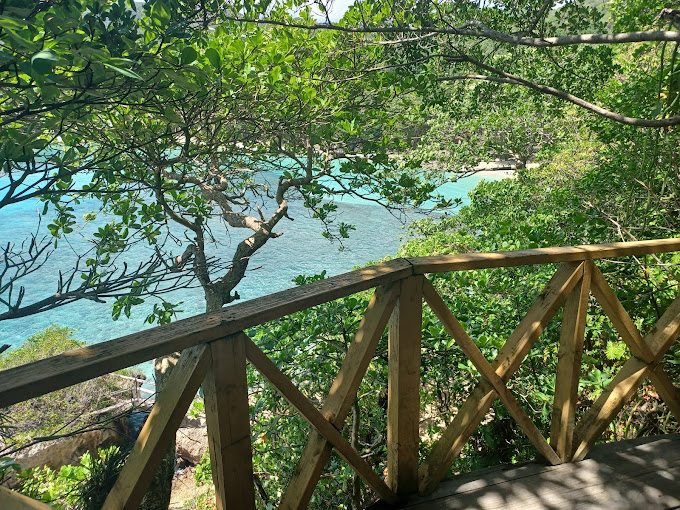 Great-Huts-Resort-2.jpg