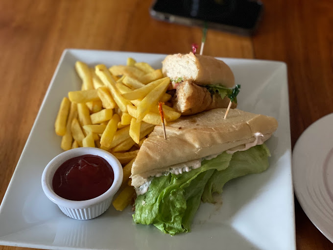 Grog-Shoppe-Restaurant-4.jpg