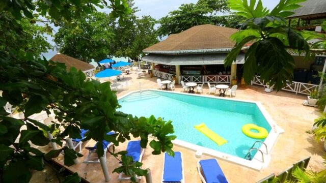 Merrils-Beach-Resort-1.jpg