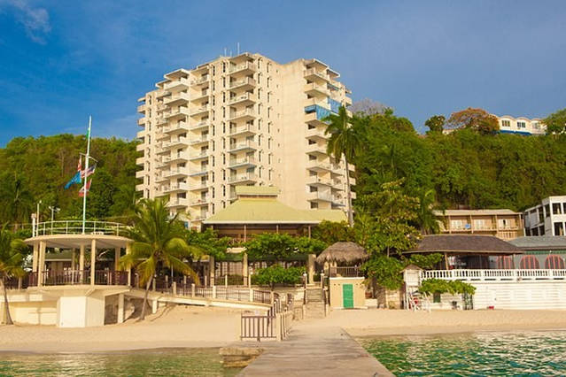 Montego-Bay-Club-Apartments-1.jpg