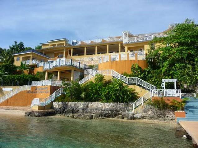 Moxons-Beach-Club-1.jpg