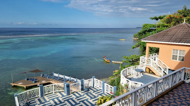 Moxons-Beach-Club-3.jpg