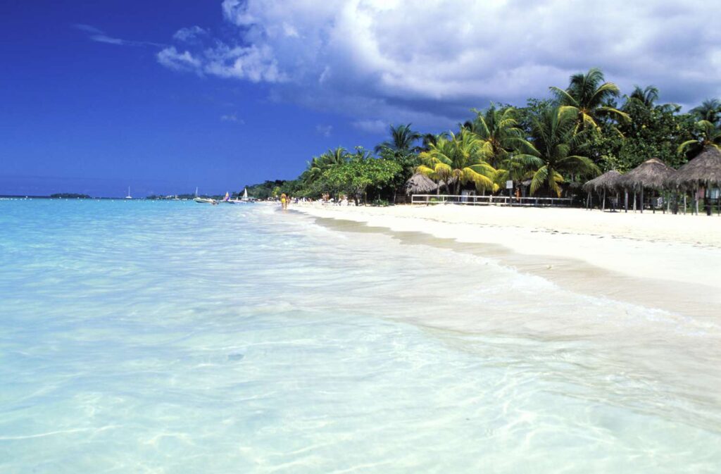 P-M-Supreme-bar-negril-2.jpg