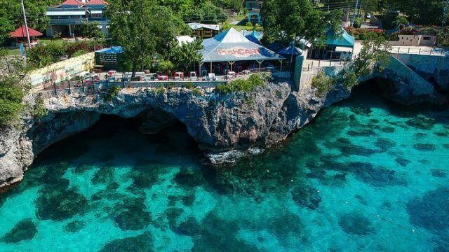 P-M-Supreme-bar-negril.jpg