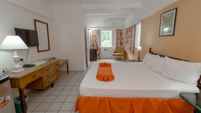 Pineapple-Court-Hotel-1.jpg