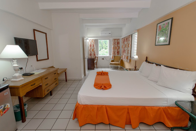 Pineapple-Court-Hotel-1.jpg