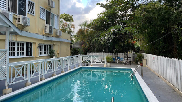 Pineapple-Court-Hotel-2.jpg