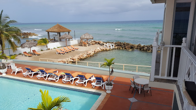 Pipers-Cove-Resort-2.jpg