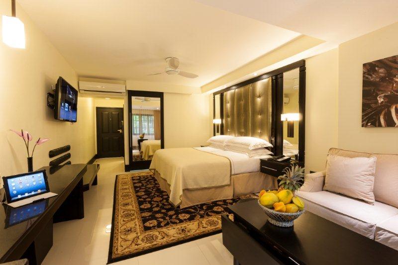 Regency-Bar-Lounge-The_1.jpg