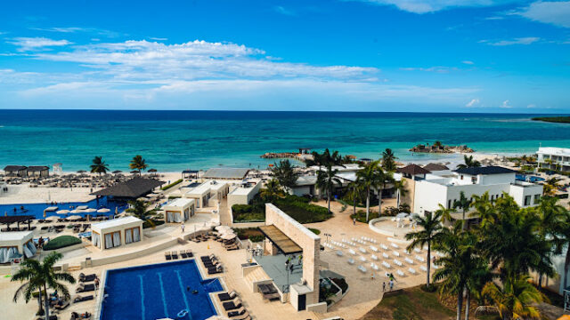 Royalton-Blue-Waters-2.jpg
