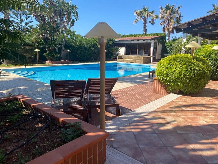 Seven Palms Villa