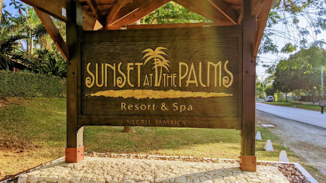 Sunset-At-The-Palms-Resort-3.jpg