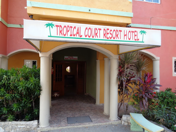 Tropical-Court-Hotel-1.jpg