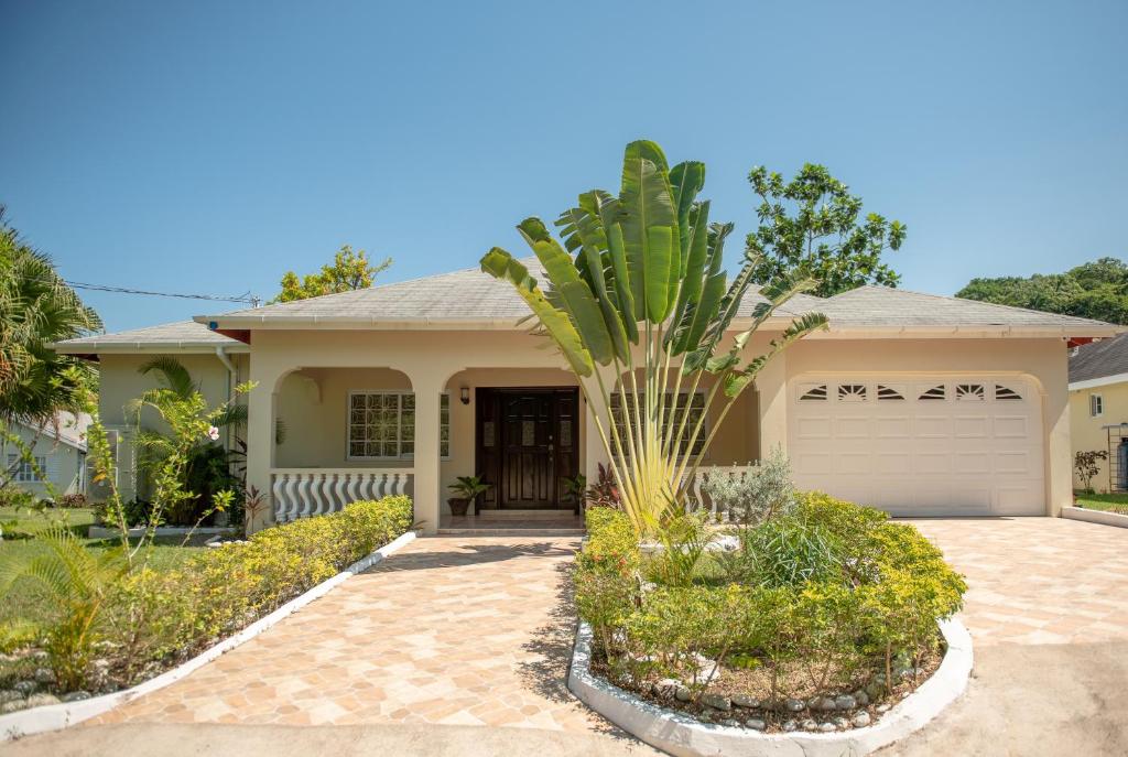 Tropical-Escape-Villa-3.jpg
