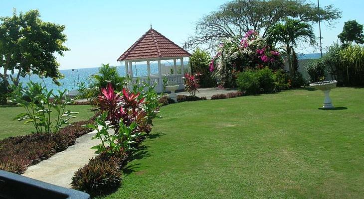 Whispering-Bamboo-Cove-Resort-3.jpg