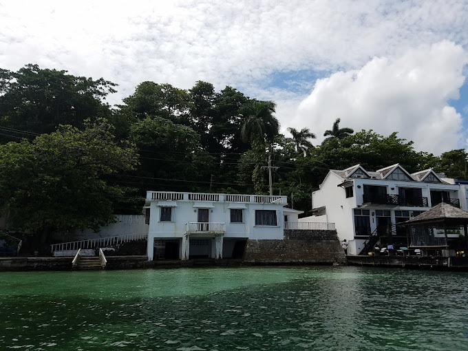 bonne-amie-villa-2.jpg