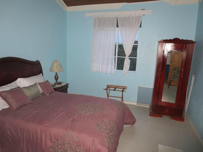 Hillaras Ville Guest House