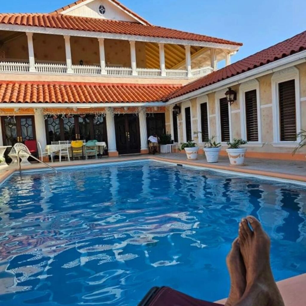 pooldeck.jpg