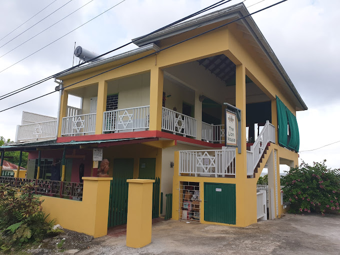 the-lion-house-2.jpg