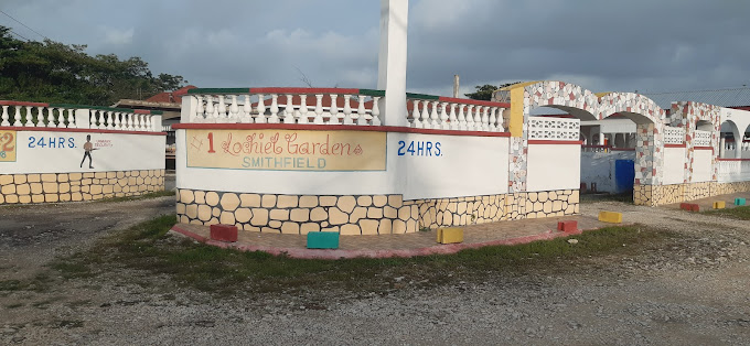 Locheil Villa