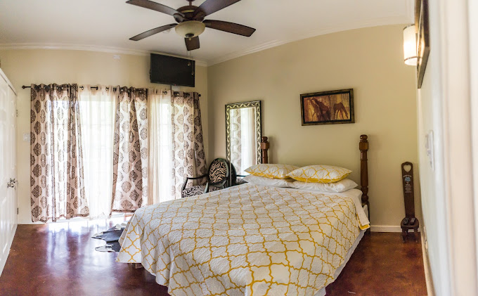 Blue Paloma Bed & Breakfast 1