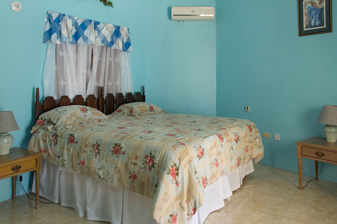 Chateau De La Rose Bed & Breakfast 2