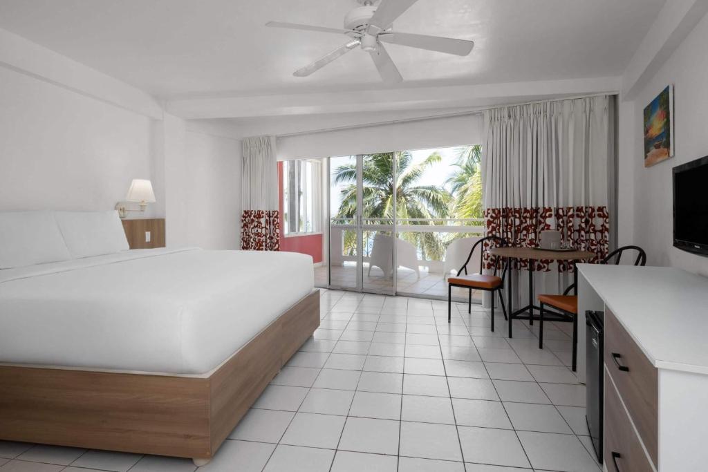 Royal Decameron Montego Beach 2