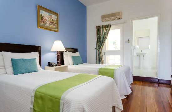 Home Away Liguanea 1