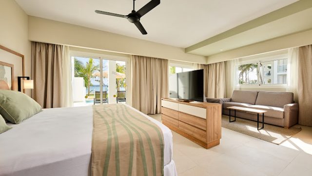 Swim-up Suite ocean front