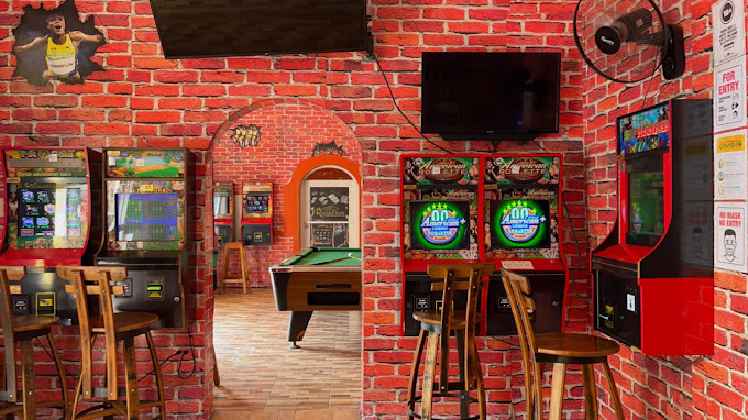 Royale Flush Bar Grille Suites 1